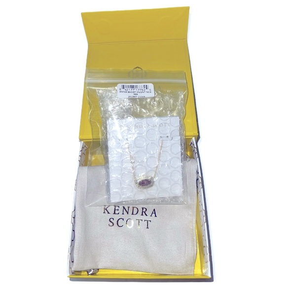 KENDRA SCOTT Anna Short Pendant Necklace Gold Bronze Veined Maroon Jade Crystals - Picture 9 of 10